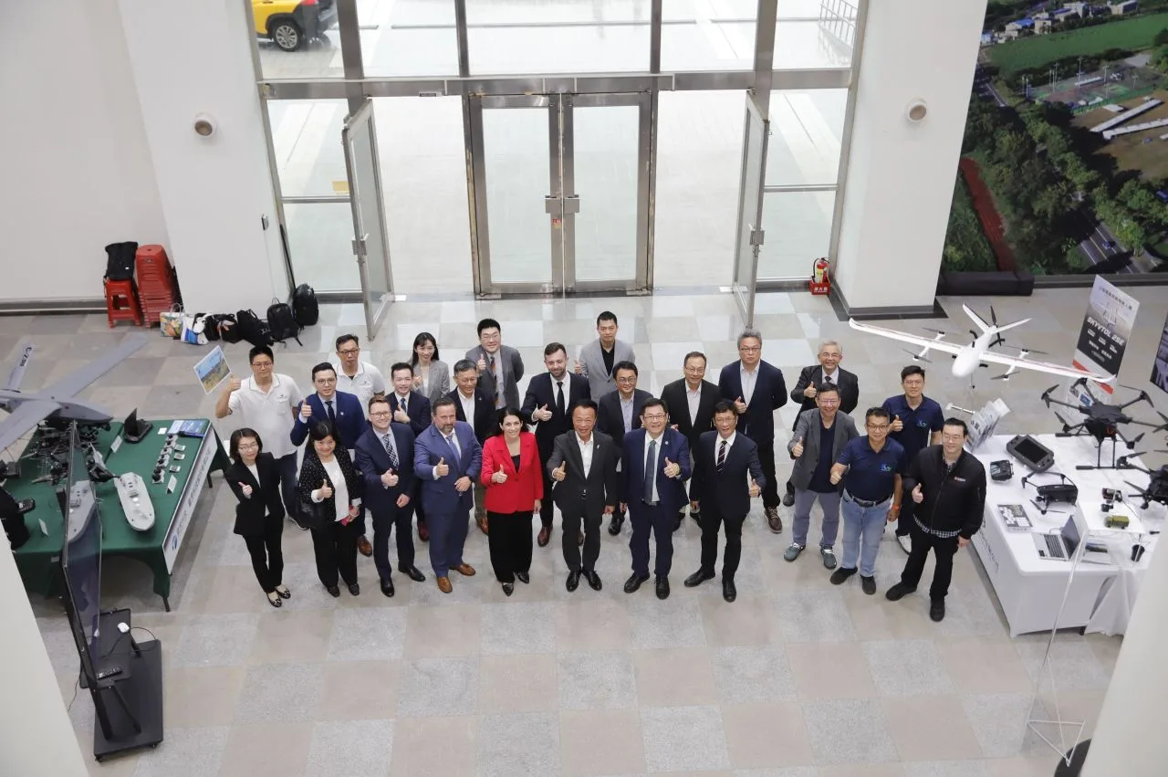 深化台捷無人機合作，捷克前眾議院議長率團訪嘉義亞創