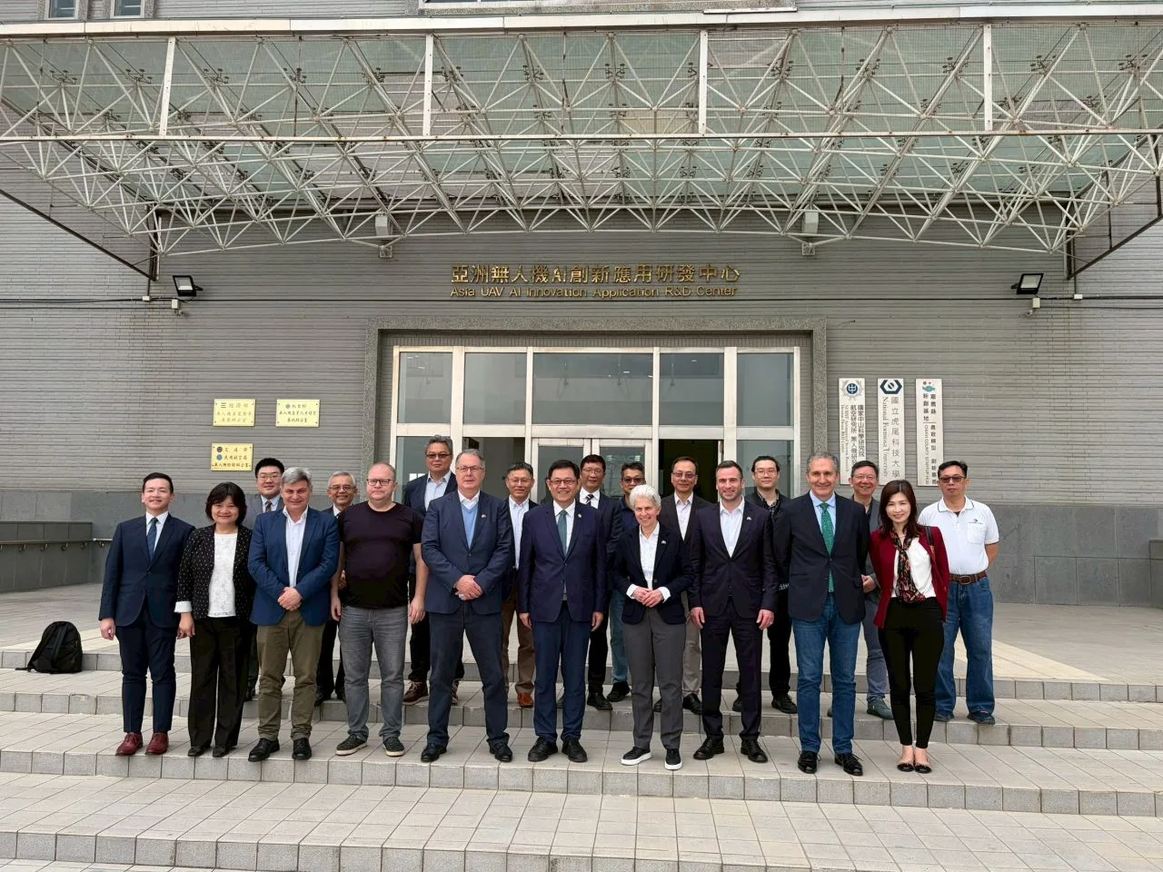 歐洲議會安全暨防衛委員會訪團參訪亞創中心　聚焦無人機、海防與全社會韌性合作